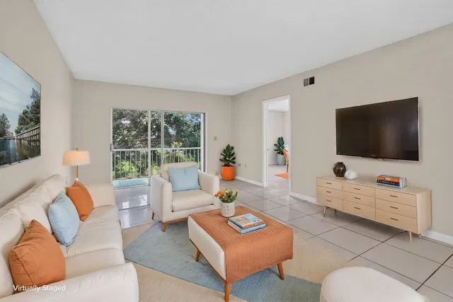 Unit 1029 photo 15