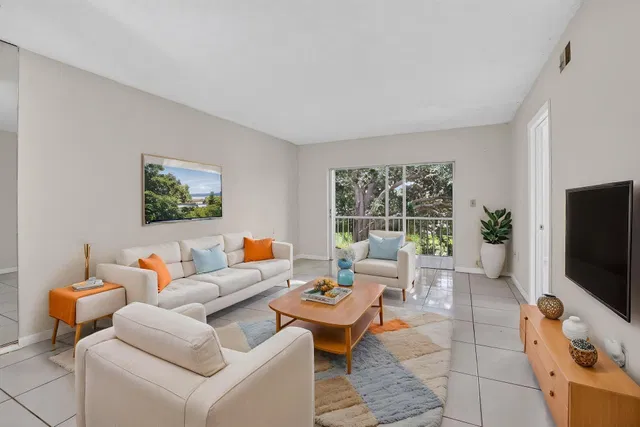 Unit 1029 photo 17