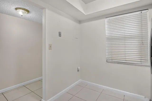 Unit 1029 photo 20