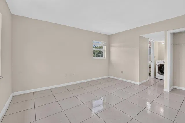 Unit 1029 photo 21