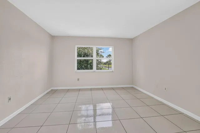Unit 1029 photo 23