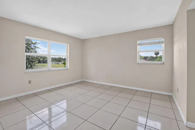 Unit 1029 photo 27