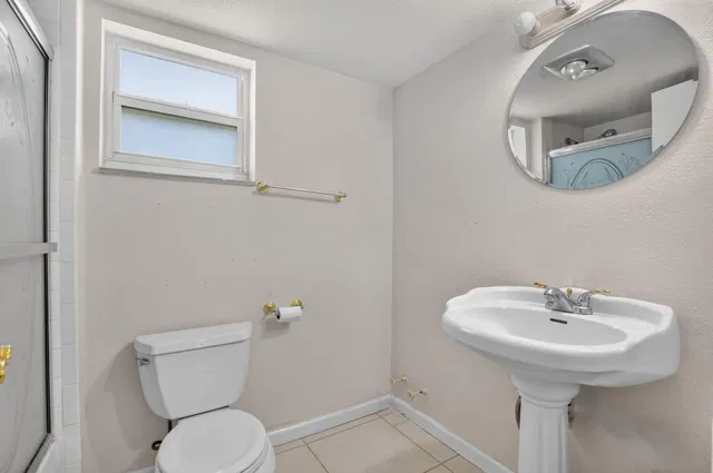 Unit 1029 photo 29