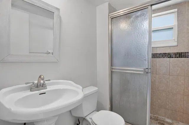 Unit 1029 photo 32