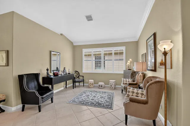 Residence photo 12