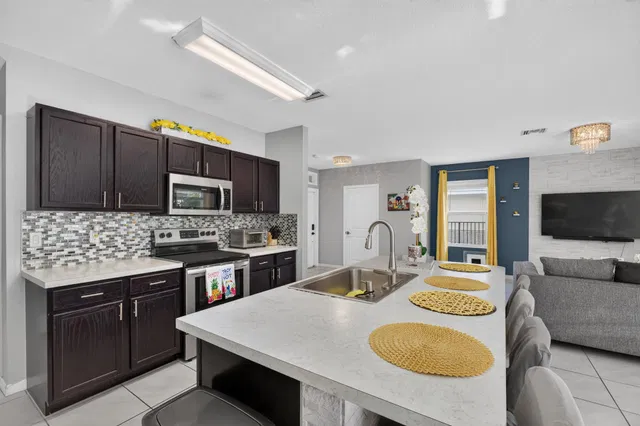  Residence photo 15