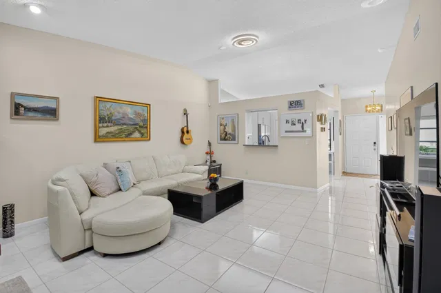 Residence photo 5