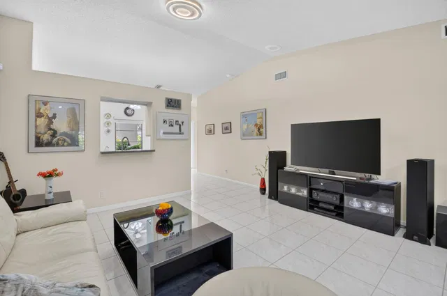 Residence photo 8
