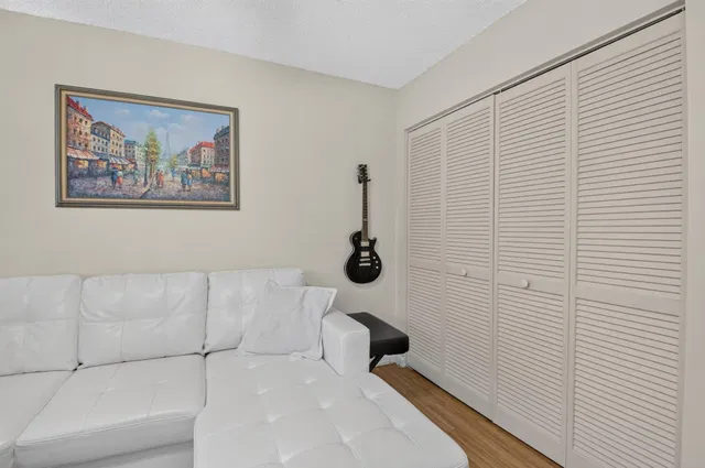 Residence photo 22