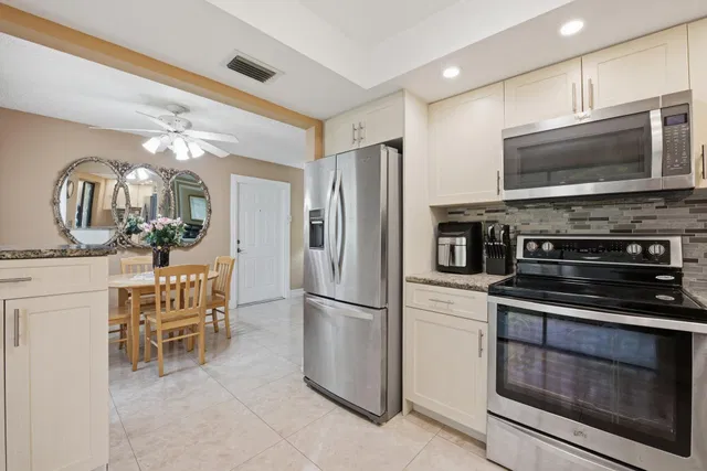 Residence photo 3