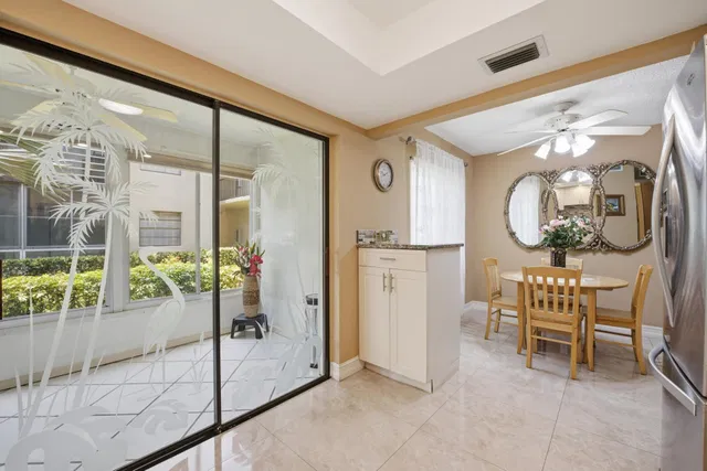 Residence photo 5