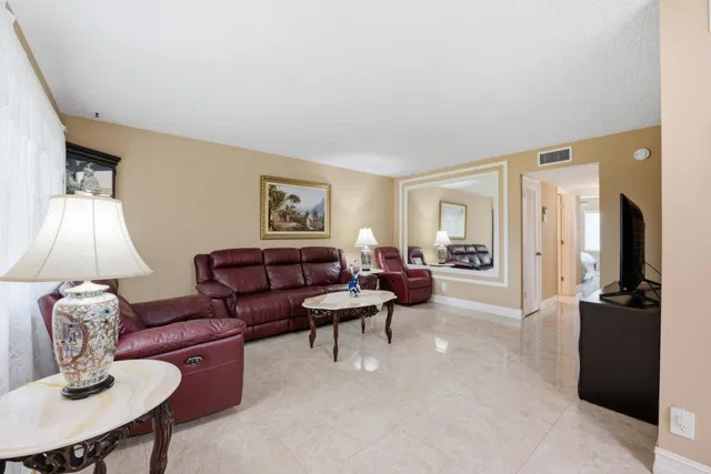 Residence photo 8