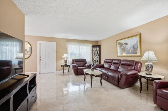 Residence photo 11