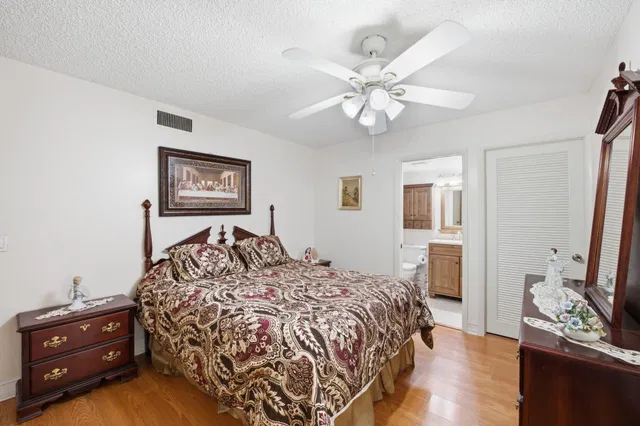 Residence photo 12