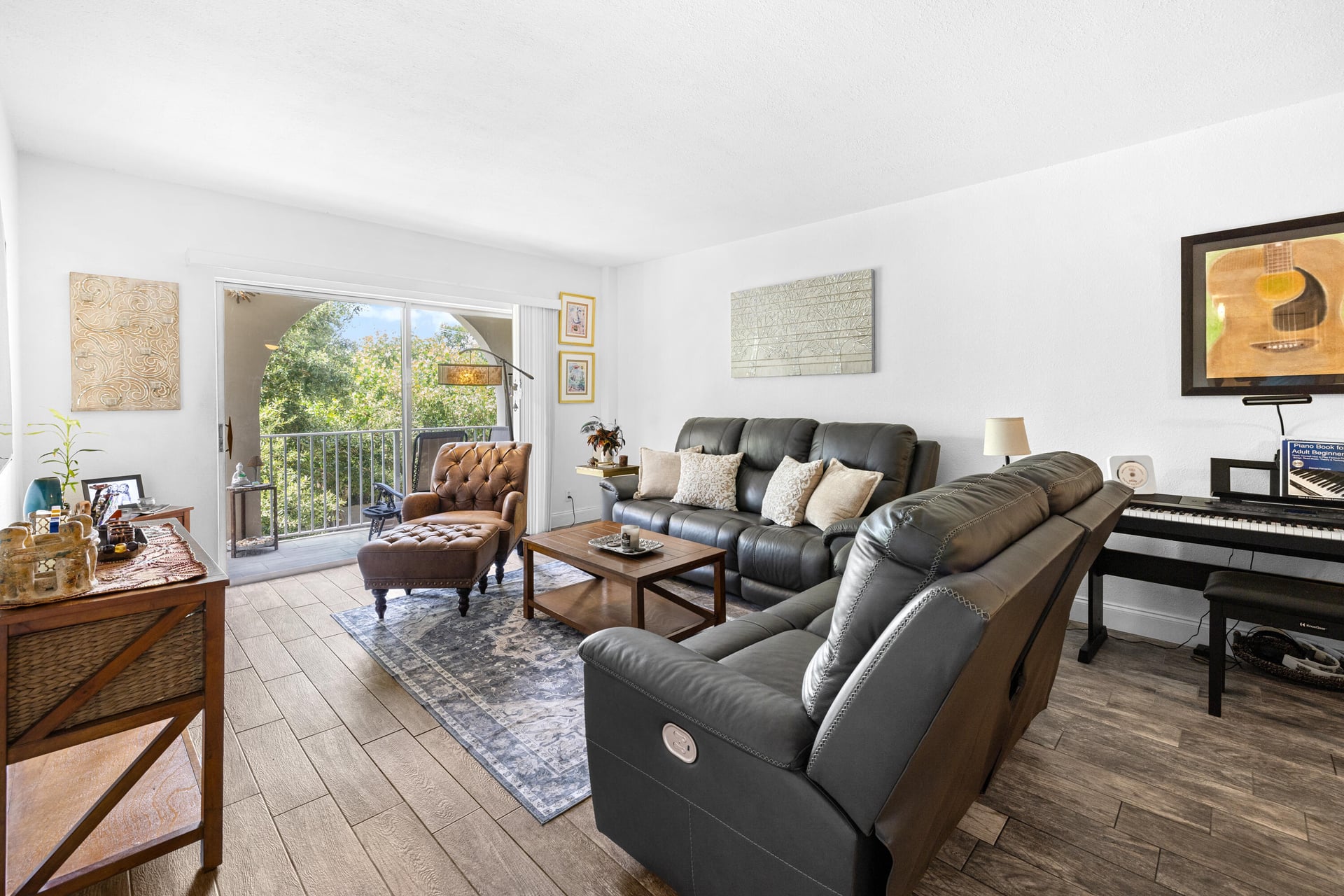 Unit 3210 photo 2