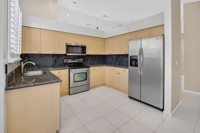 Residence photo 12