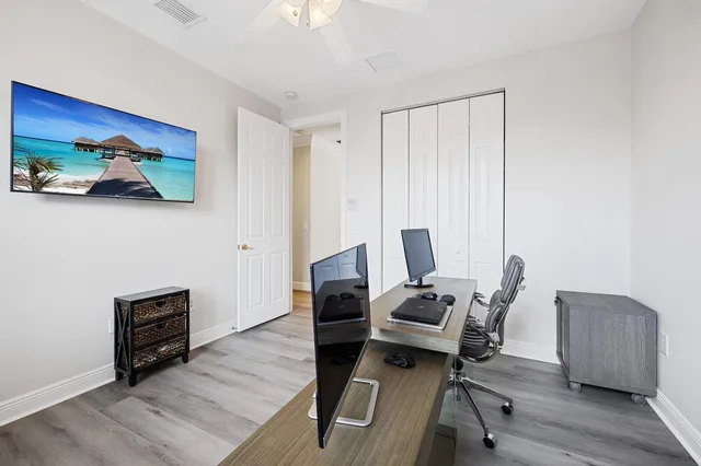 Residence photo 12