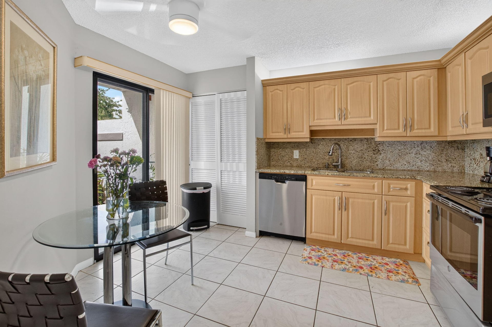 Unit 402 photo 18