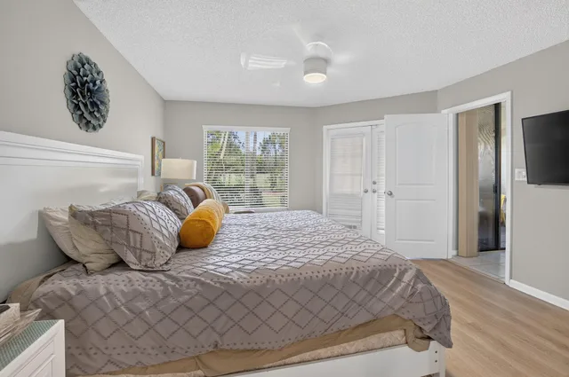 Unit 402 photo 23