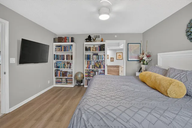 Unit 402 photo 24