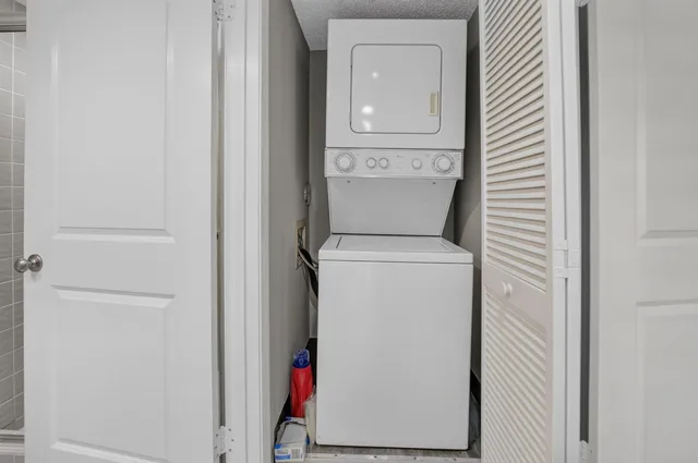 Unit 402 photo 33