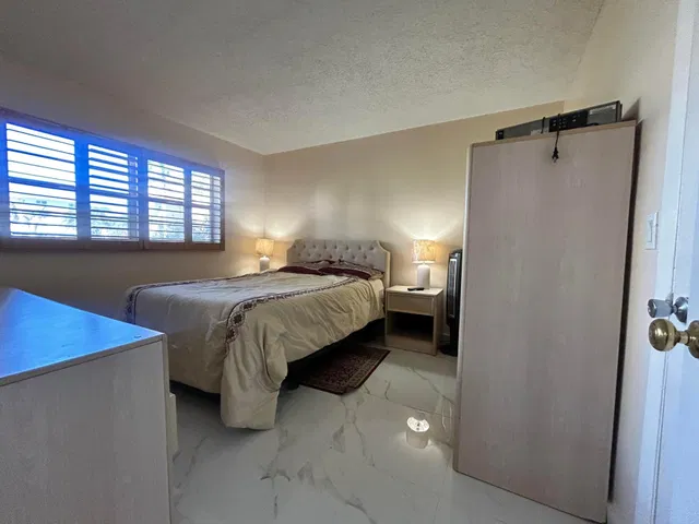Unit 113 photo 8