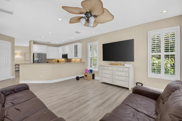  Residence photo 16