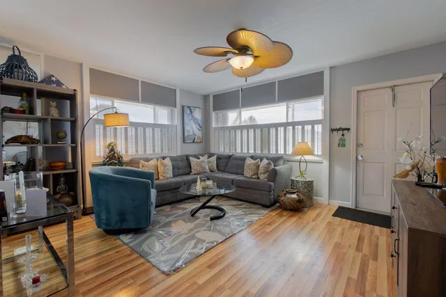 Unit 208 photo 5