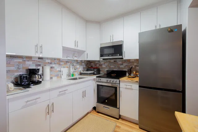 Unit 208 photo 6