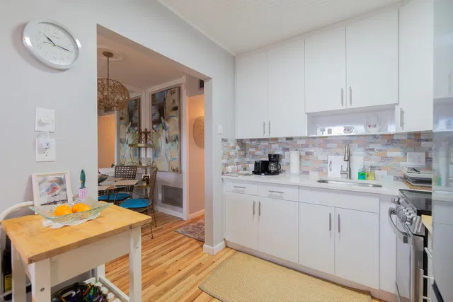 Unit 208 photo 7