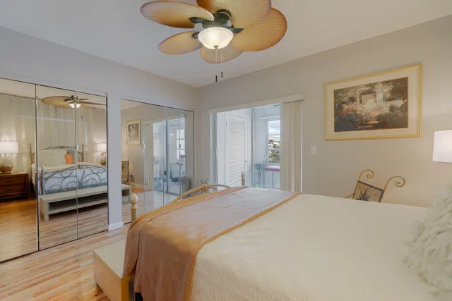 Unit 208 photo 11