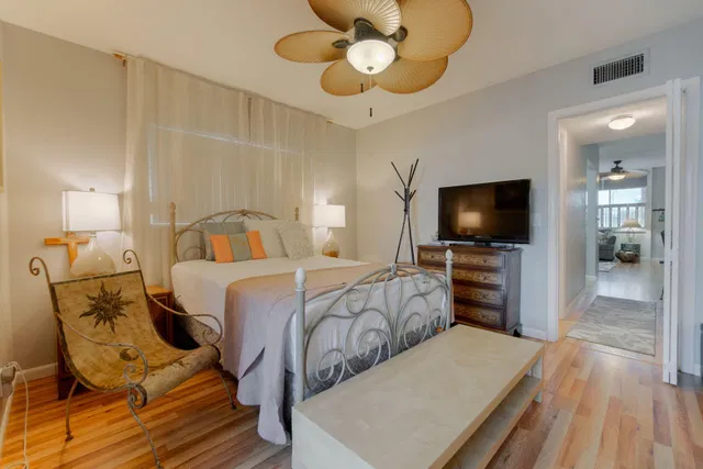 Unit 208 photo 12
