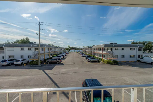 Unit 208 photo 15