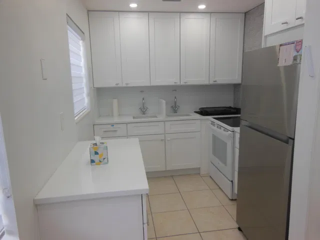 Unit 156 photo 3