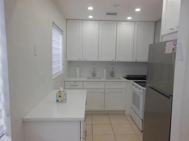 Unit 156 photo 14