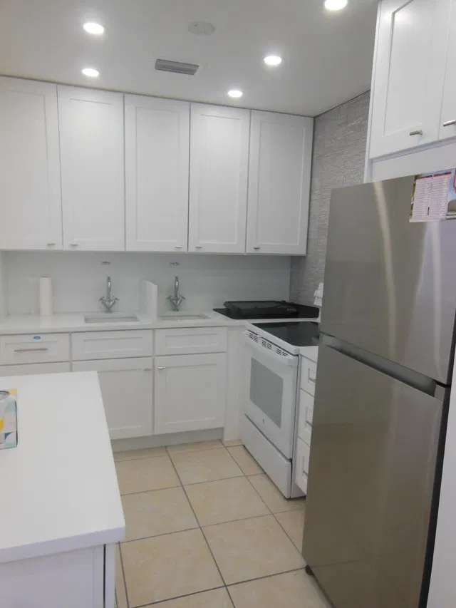 Unit 156 photo 16