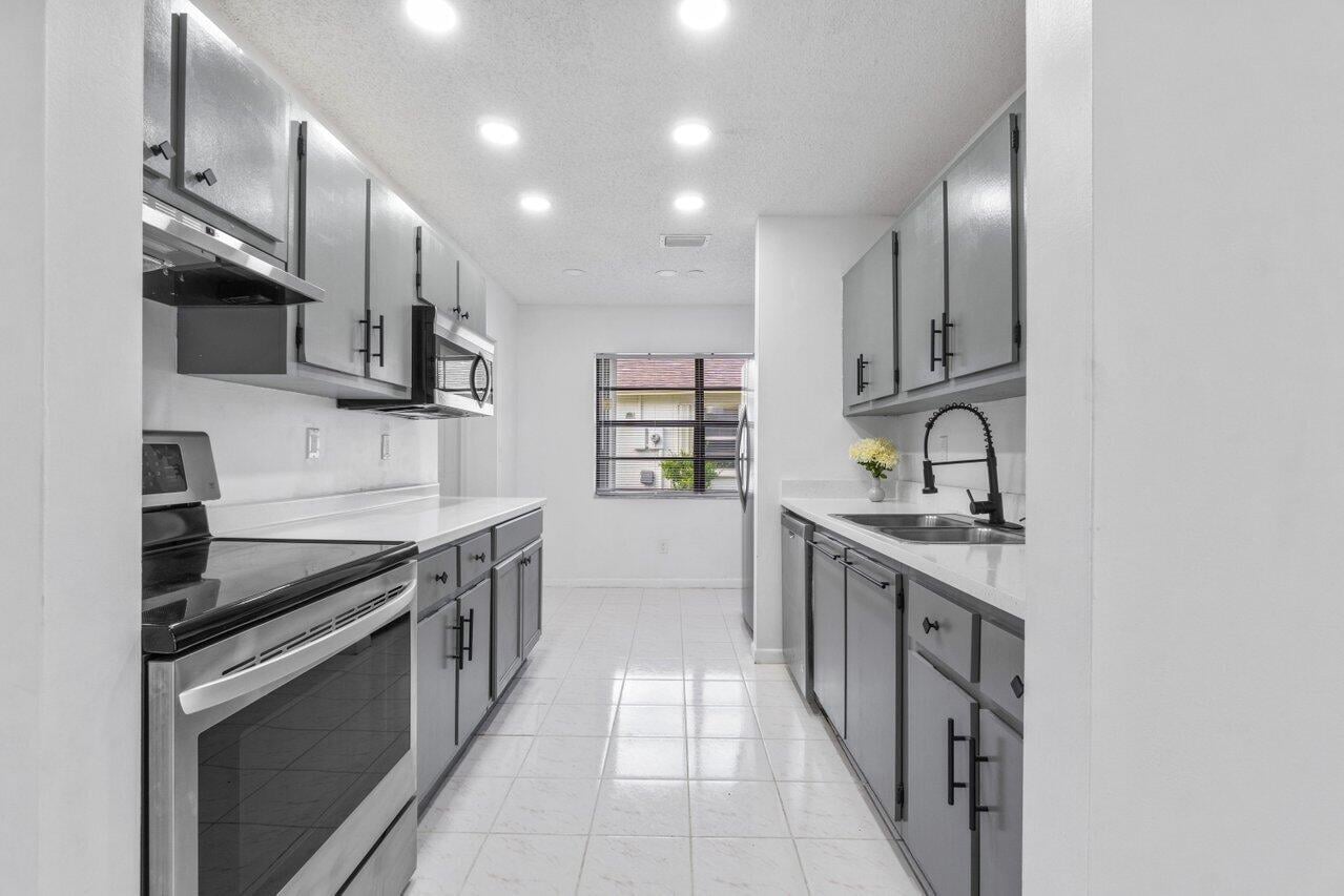 Unit 1620 photo 8