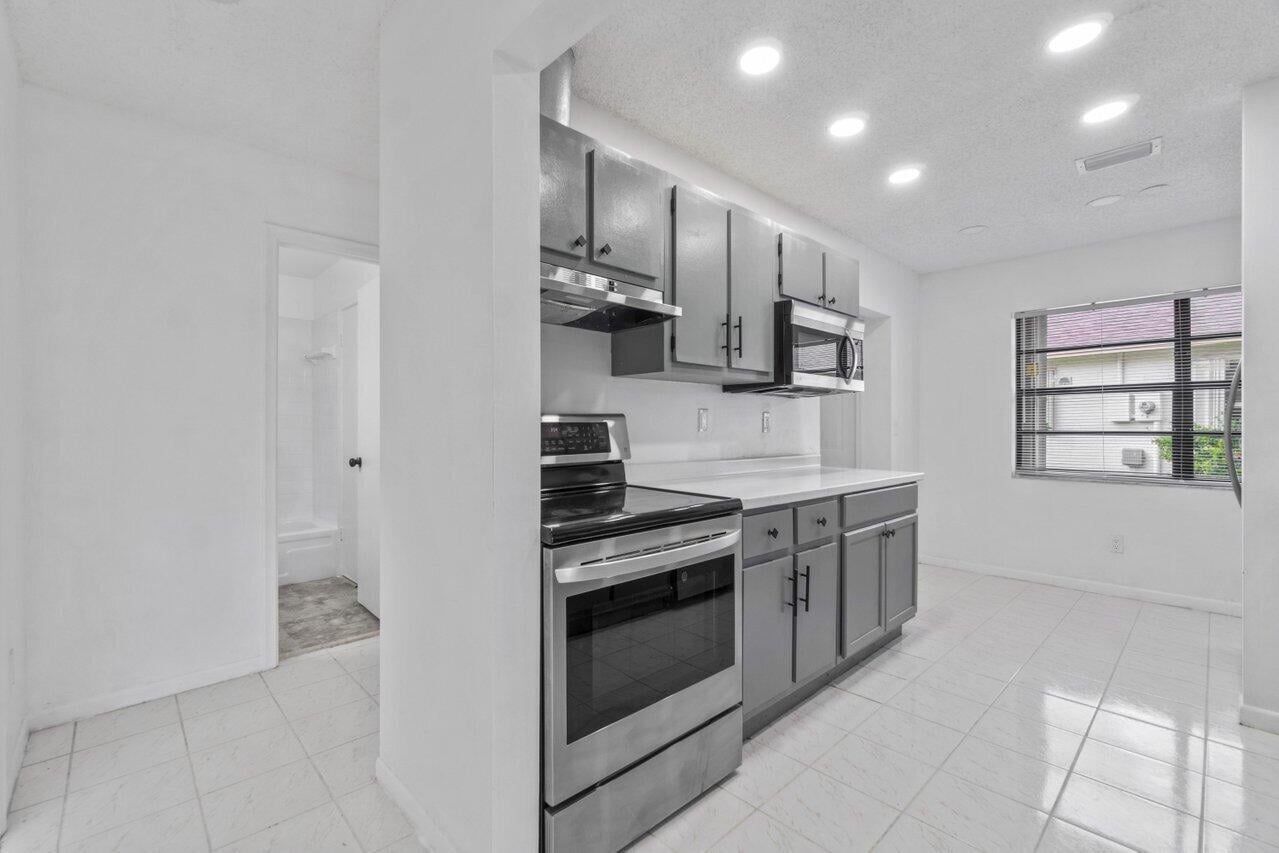 Unit 1620 photo 9