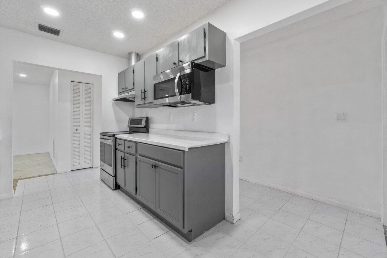 Unit 1620 photo 10