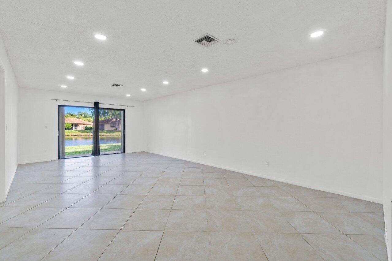 Unit 1620 photo 12