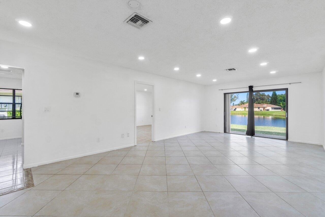 Unit 1620 photo 13