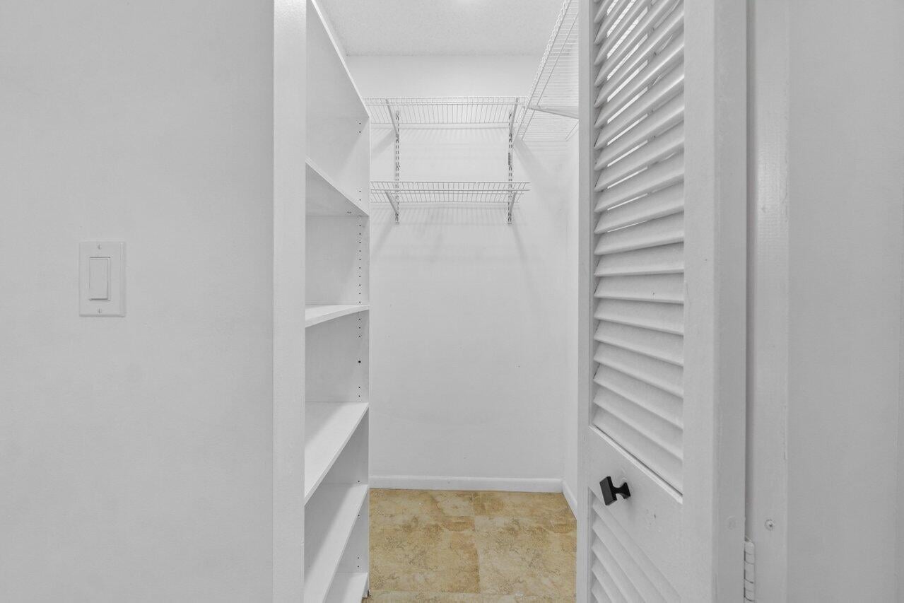 Unit 1620 photo 15