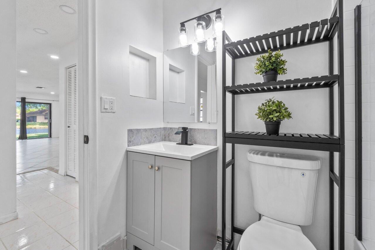 Unit 1620 photo 17