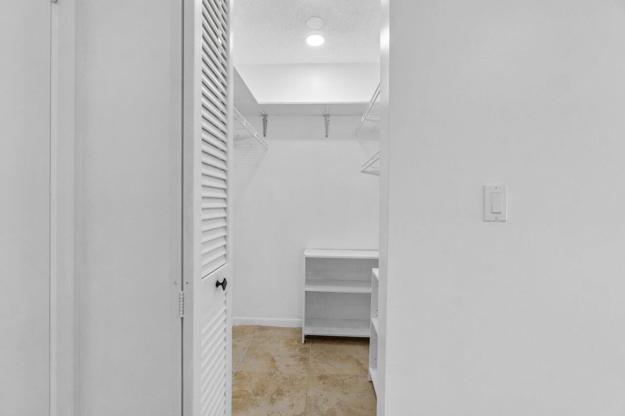 Unit 1620 photo 20