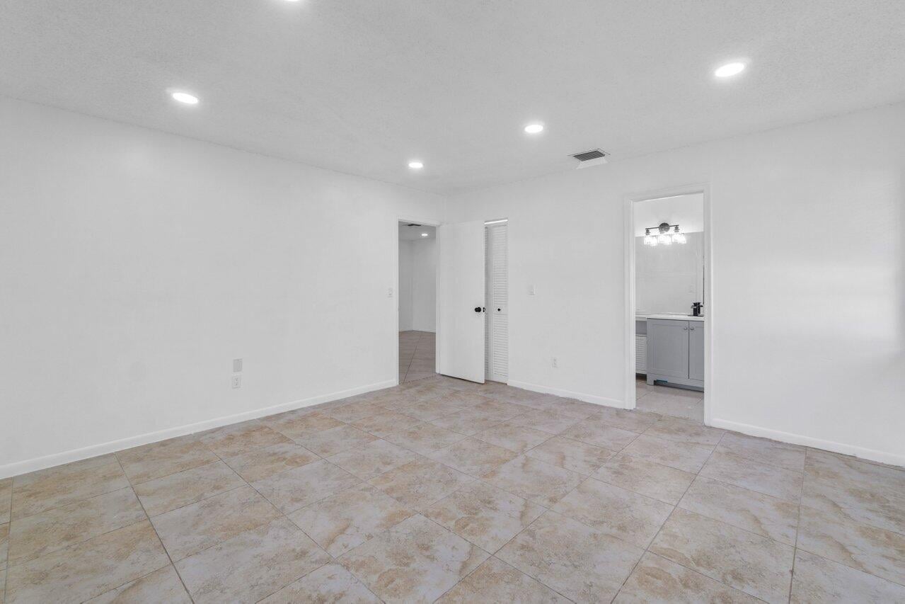 Unit 1620 photo 21