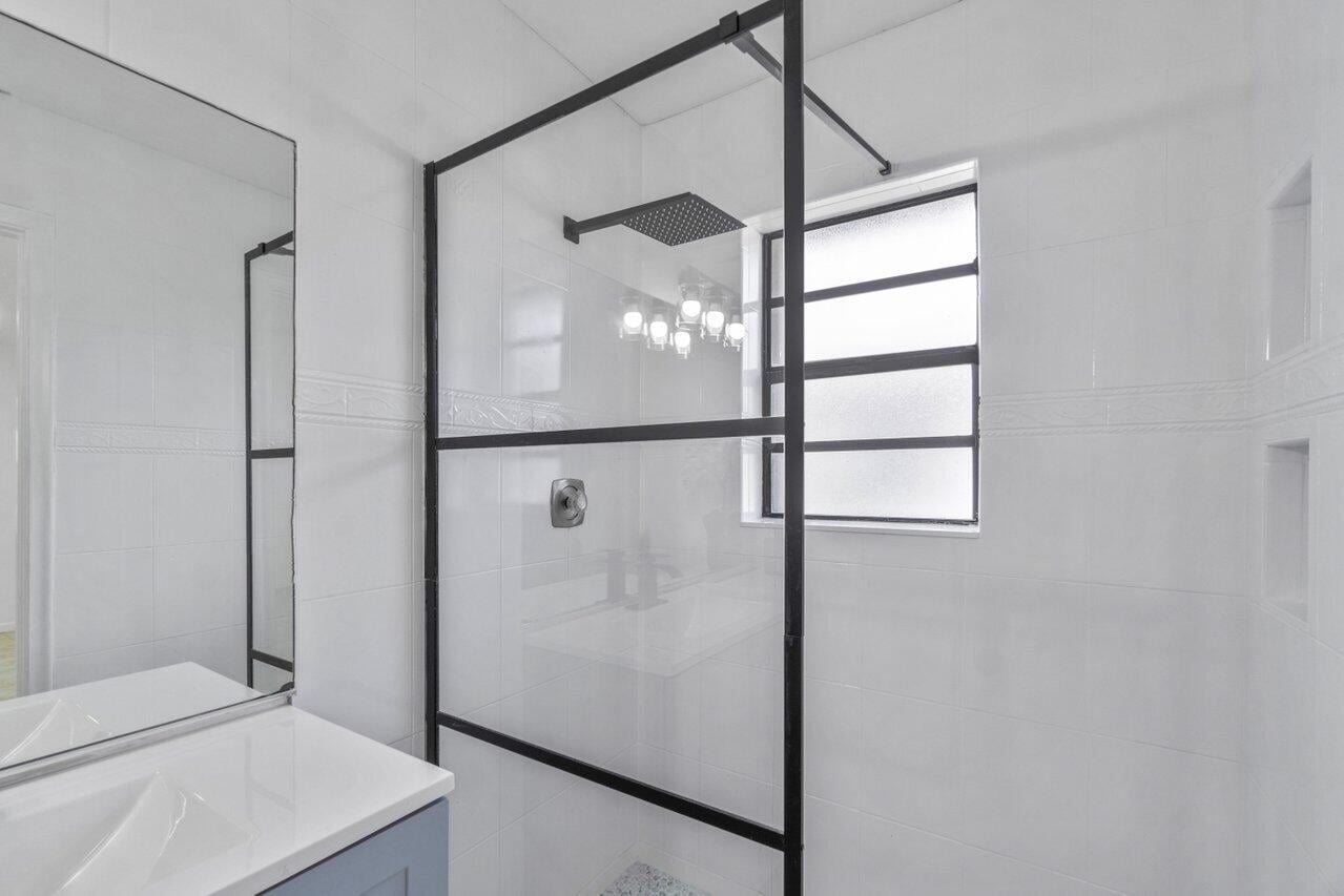 Unit 1620 photo 24