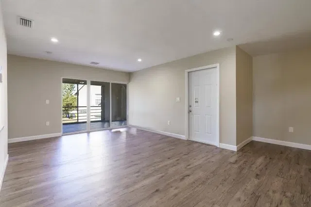 Unit B4 photo 2