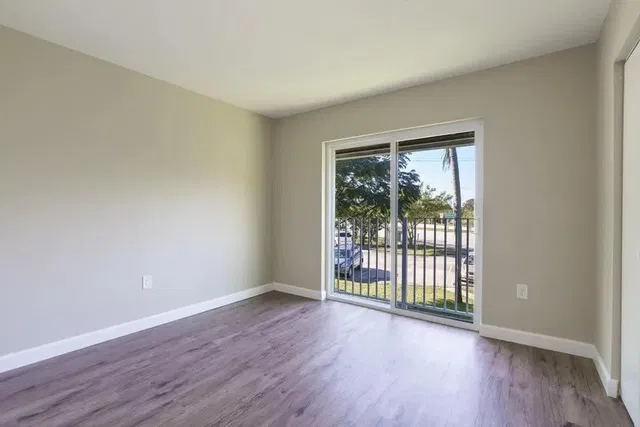 Unit B4 photo 3