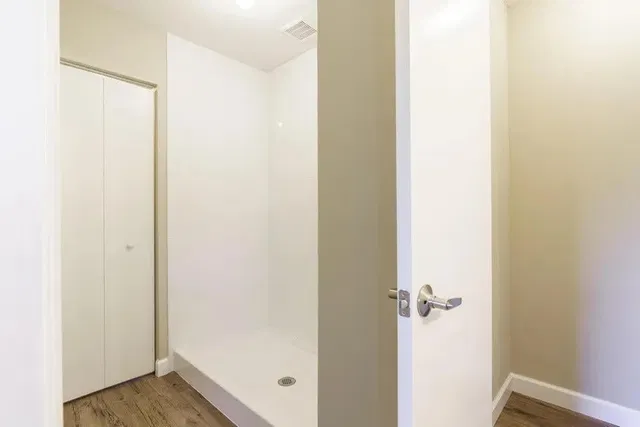 Unit B4 photo 5