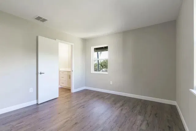 Unit B4 photo 9